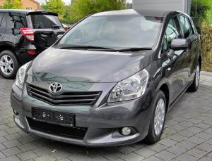 1280px-toyota_verso_20090614_front